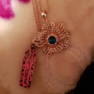 NWT Betsey Johnson Flower Necklace
